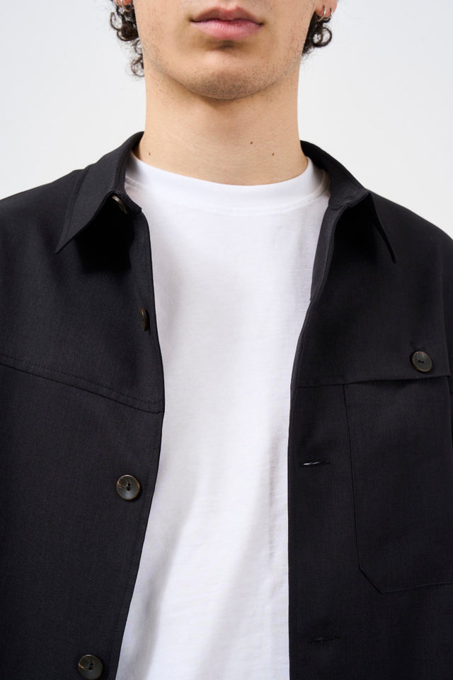 Men's overshirt with contrasting buttons