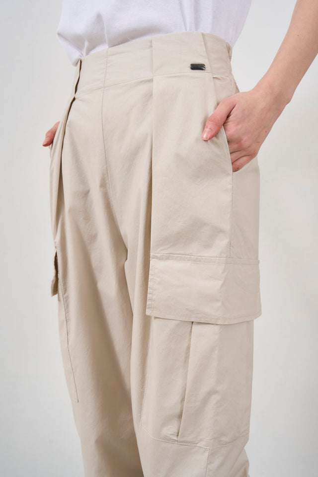 Women's trousers with cargo pockets
