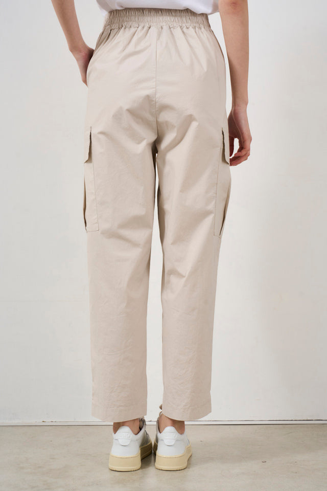 Women's trousers with cargo pockets