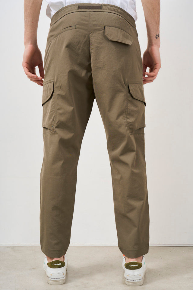 Men's trousers with cargo pockets