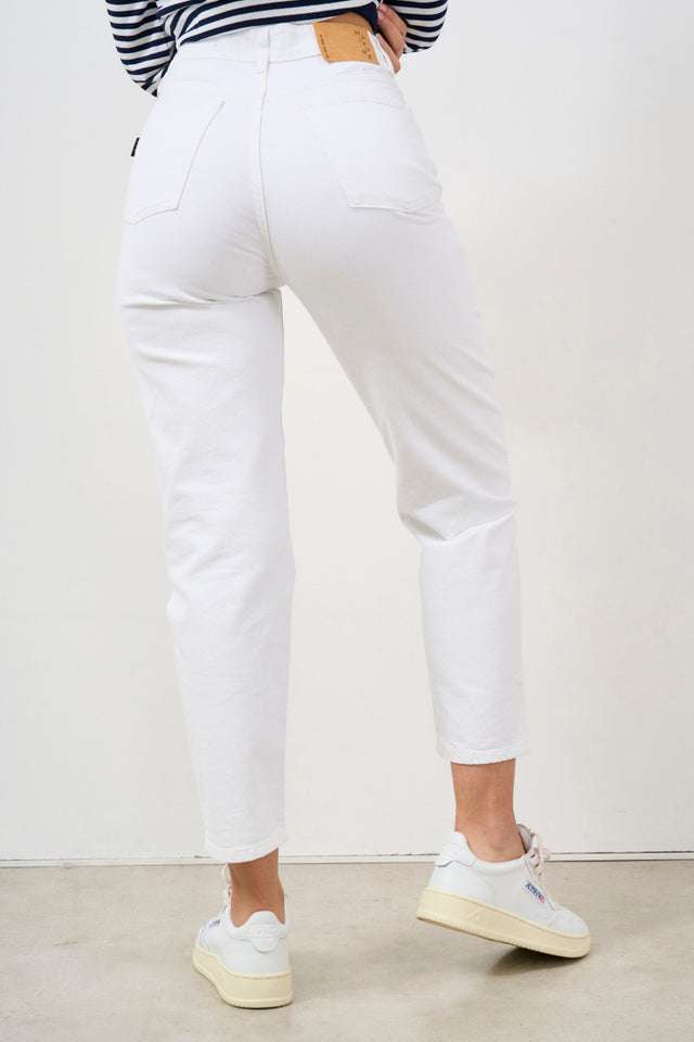 White cropped women's jeans