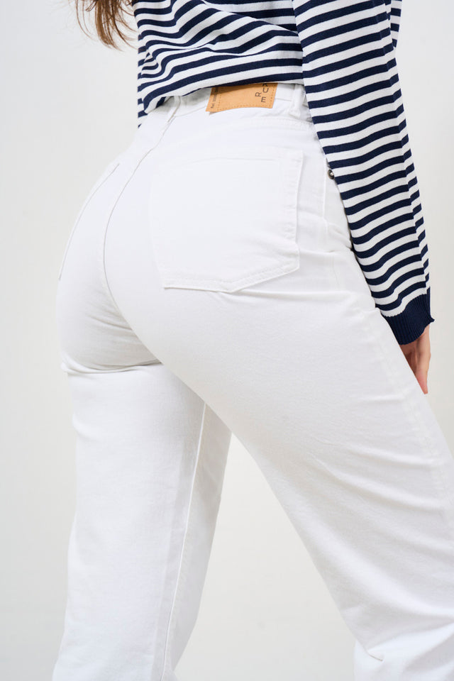White cropped women's jeans