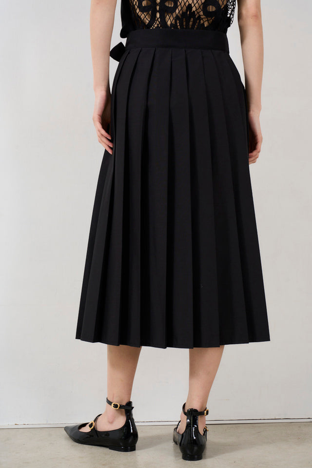 Women's skirt with pleating and bow