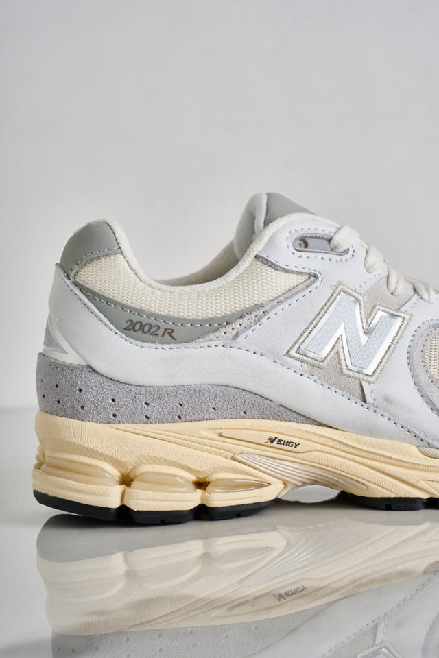 NEW BALANCE Sneakers donna 2002R