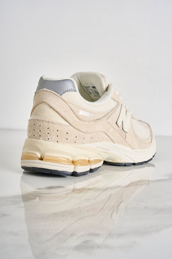 NEW BALANCE Sneakers uomo 2002R beige - 4