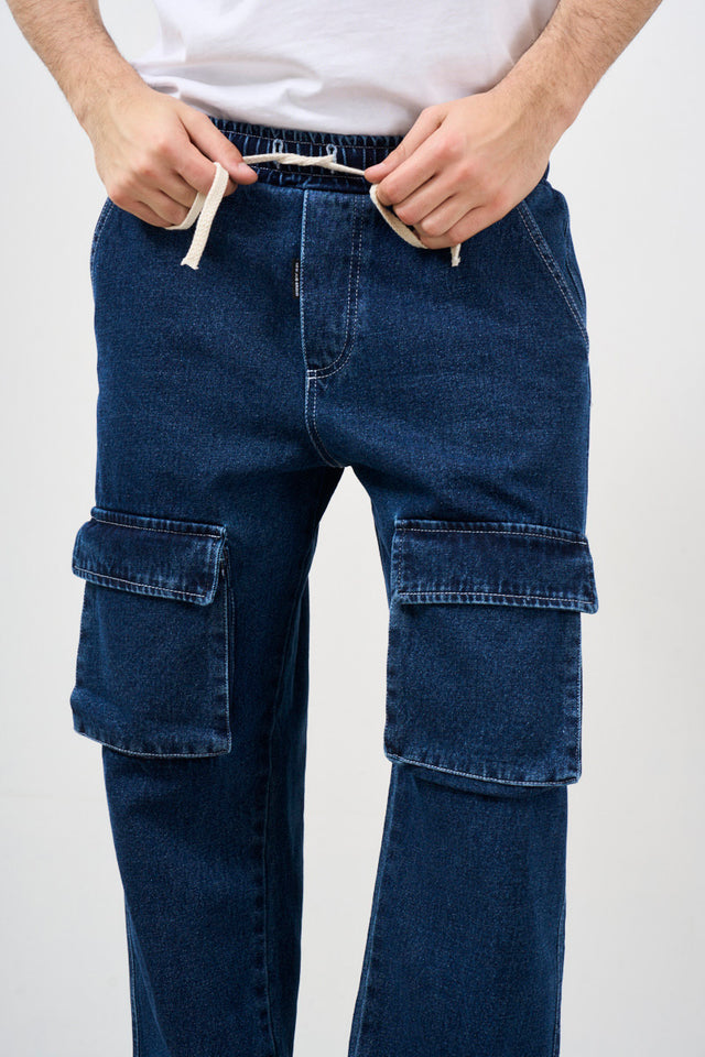 Men's jeans with double cargo pocket and elastic waist