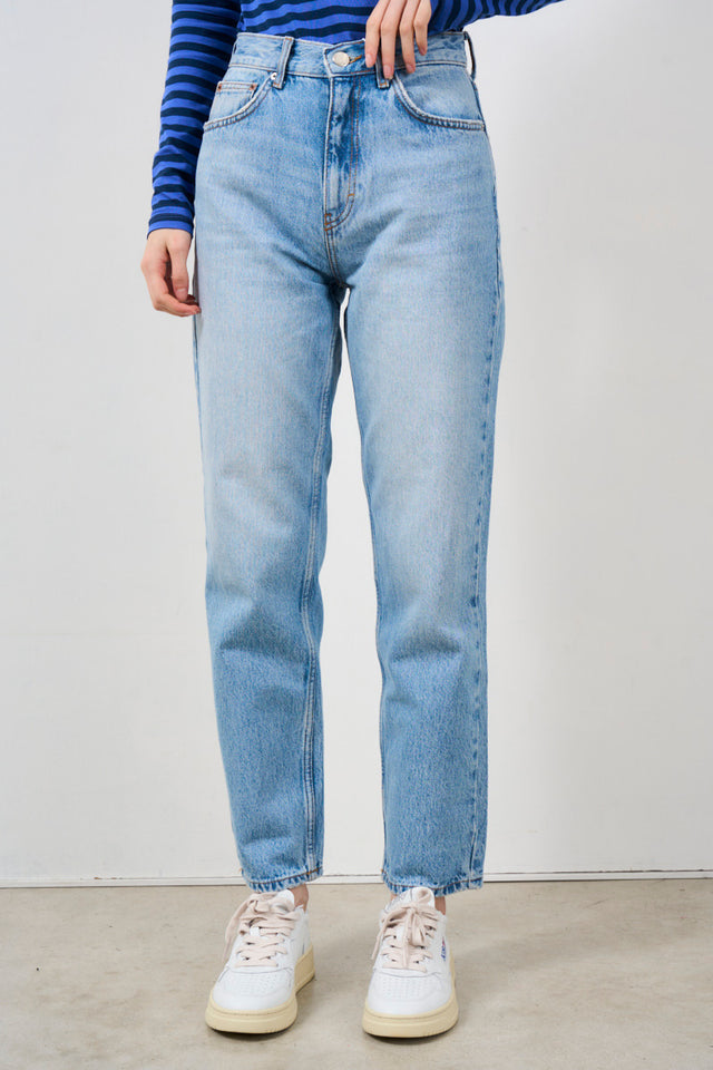 Straight women's high-waisted jeans