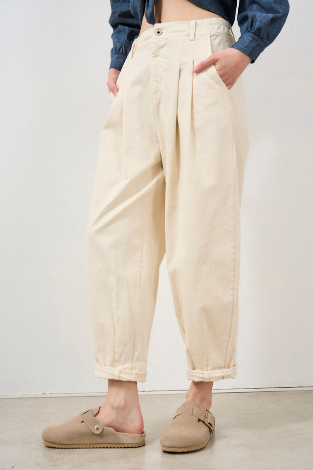 Cropped women's trousers with double pleats