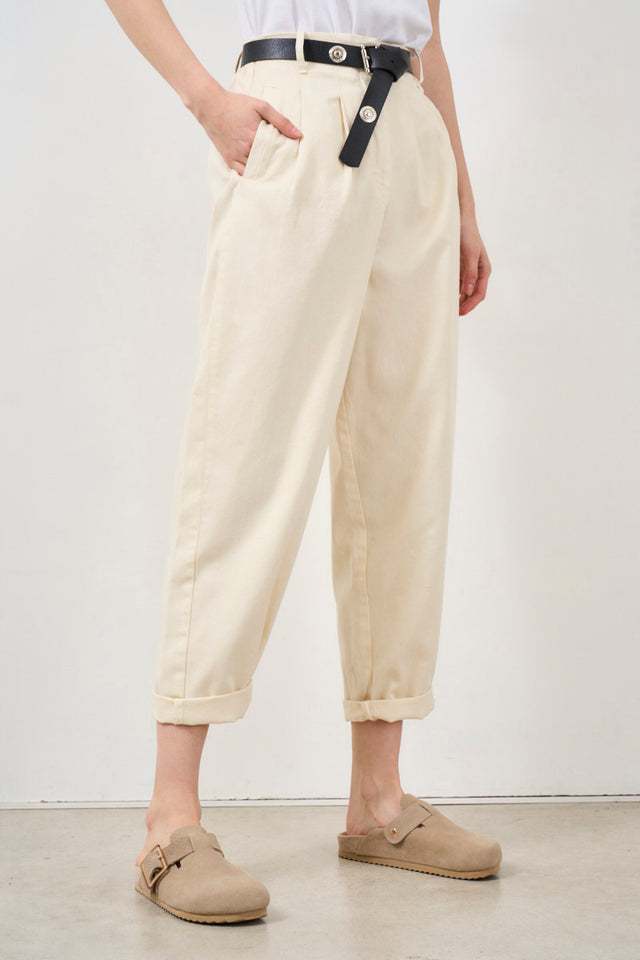 Women's trousers with butter-colored belt