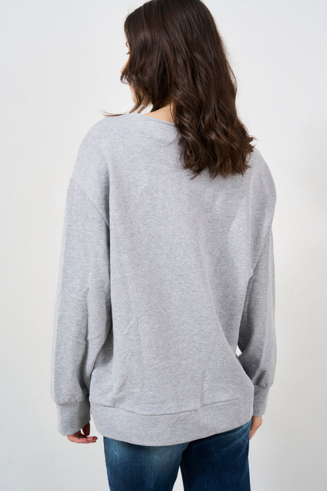Women's sweatshirt with V-neck and tulle brooch
