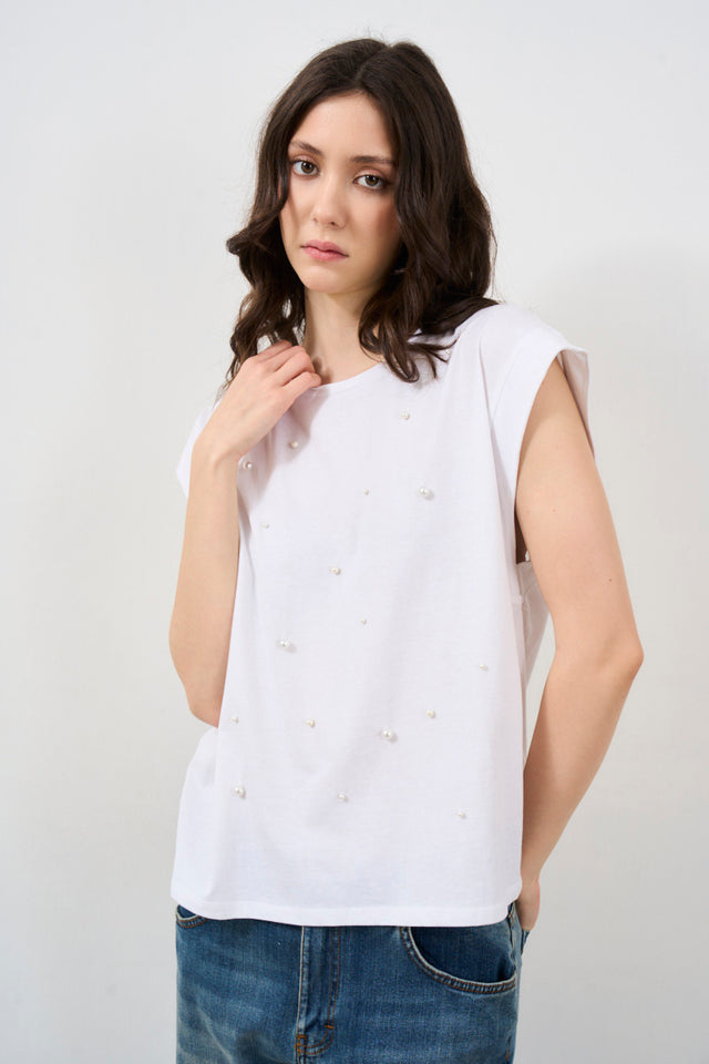 Women's T-shirt with pearls