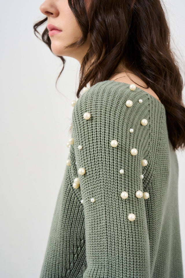 Women's ribbed sweater with pearls