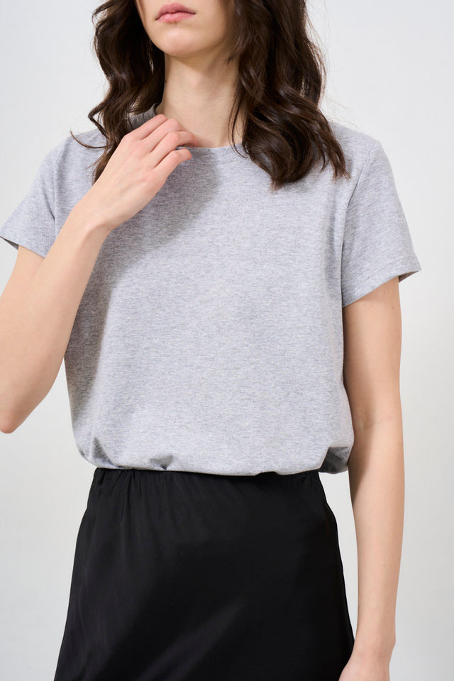 Basic women's short-sleeved t-shirt