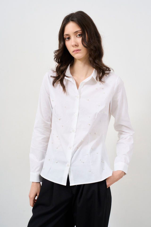 Basic women's shirt with pearls