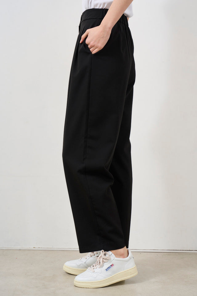 Women's trousers with pleats