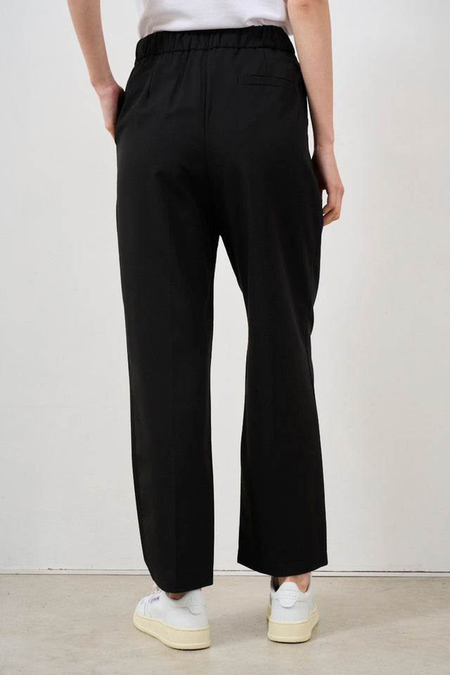 Elegant women's trousers with pleats