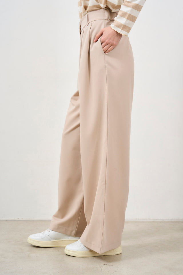Basic women's trousers with pleats and wide leg
