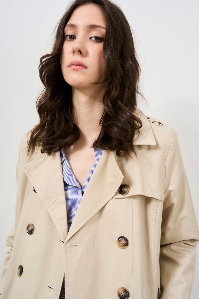 Double-breasted women's trench coat in cotton