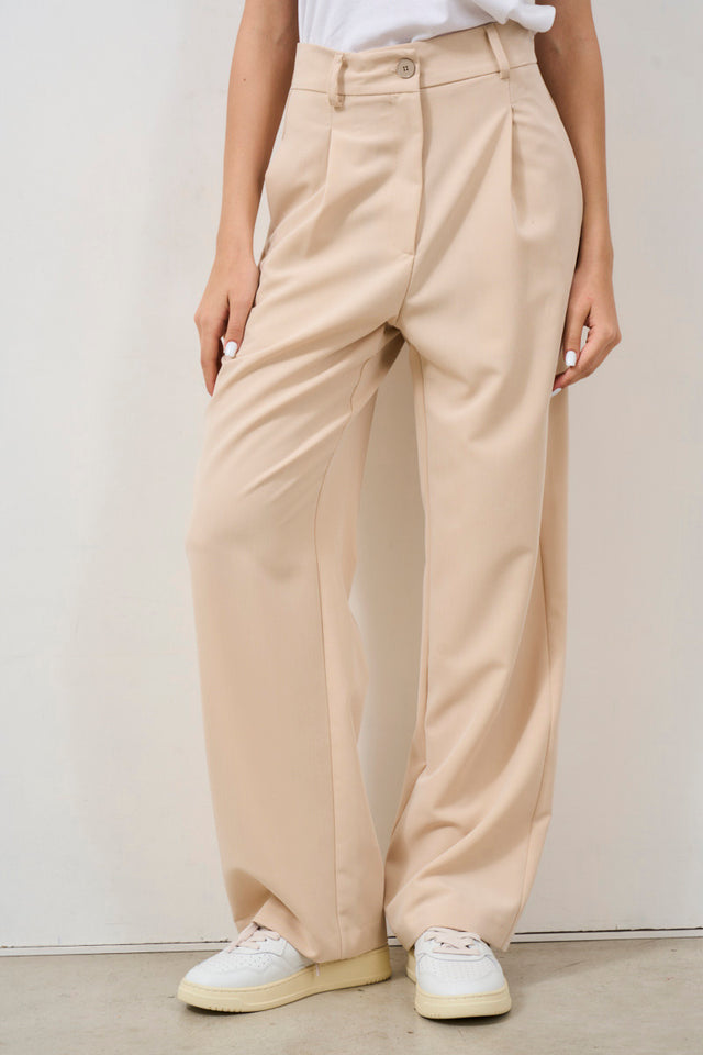 Women's trousers with sand pleats