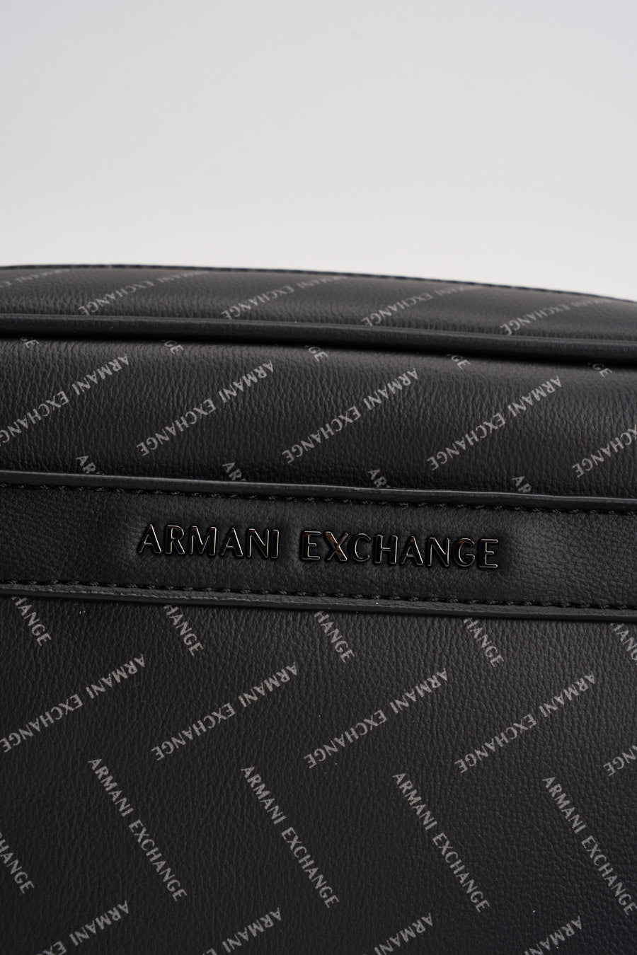 Pochette uomo nera con stampa all-over XM002600 AF22654MC028 ARMANI EXCHANGE 