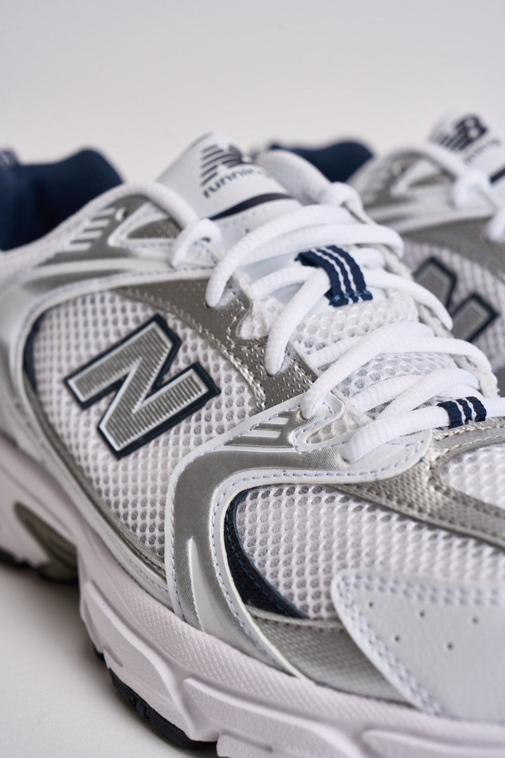 Sneakers uomo 530 bianca e blu MR530U SG NEW BALANCE 