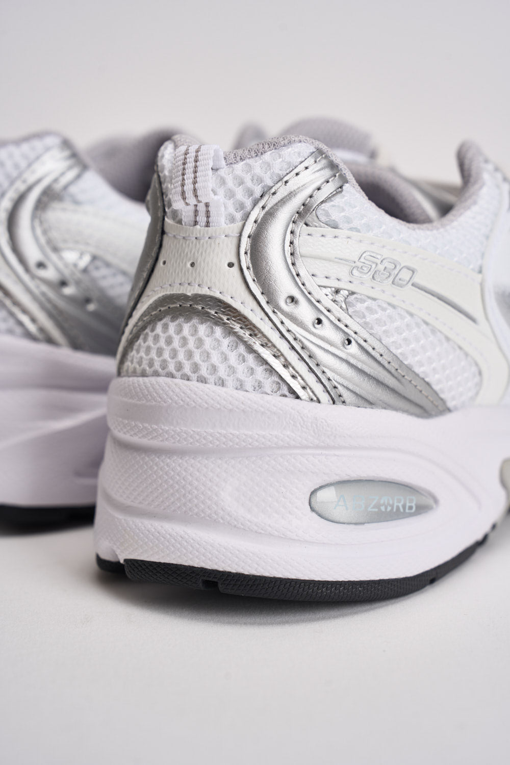 Sneakers donna 530 bianche e argento NBMR530 EMA NEW BALANCE 