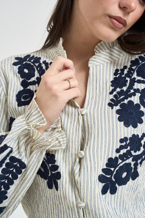 Camicia donna a righe con ricami blu - 2