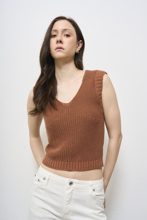 Women's brick knitted vest
