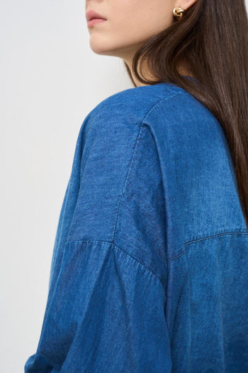 Camicia donna in denim medio. - 5