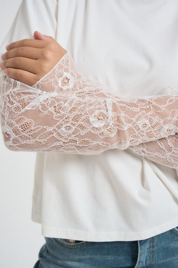 T-shirt donna bianca con maniche in pizzo - 3