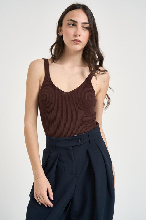 Top donna in maglia a costine marrone