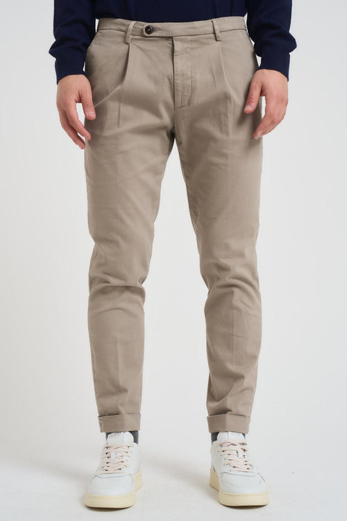 Pantalone uomo con pinces tortora