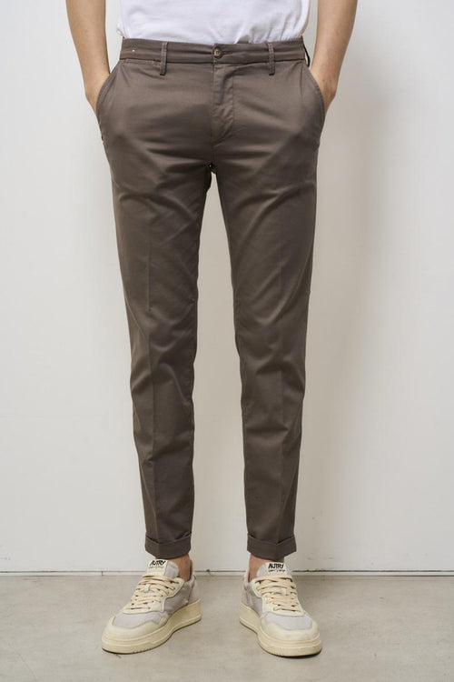 Pantalone uomo chino fango