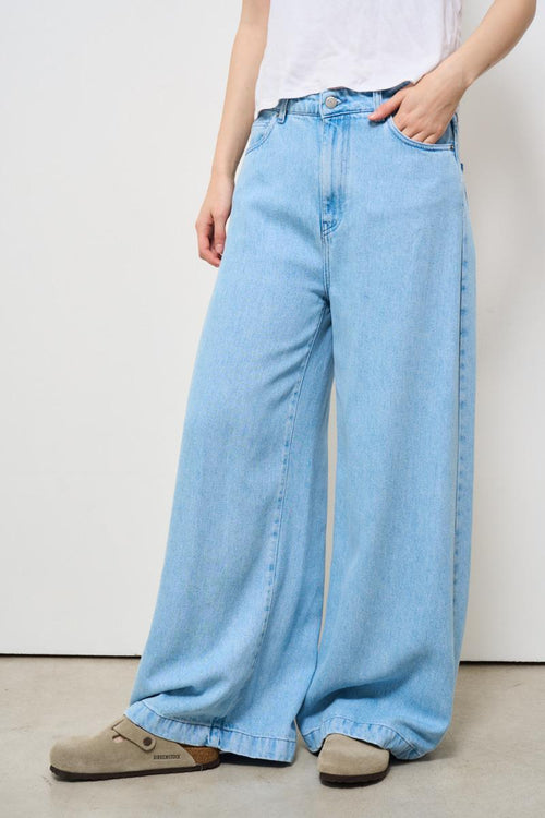 Jeans donna wide leg in denim chiaro - 2