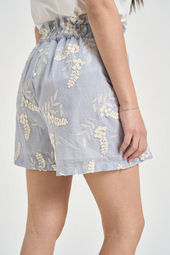 Shorts donna celesti con ricami floreali - 5