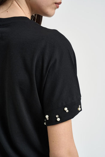 T-shirt donna girocollo nera con strass e perle - 4