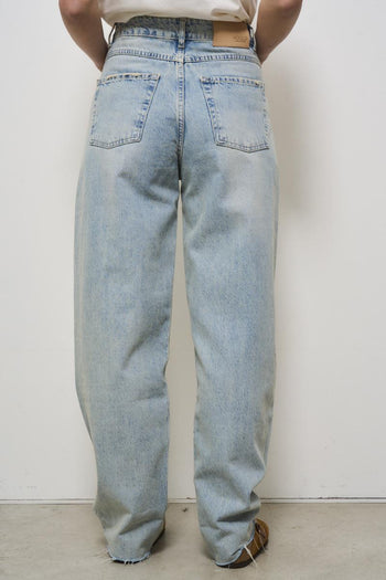 Women's regular jeans in light denim - 4