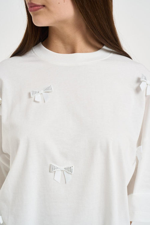T-shirt donna bianca con fiocchetti oversize - 2