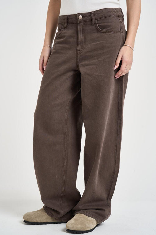 Jeans donna baggy in denim marrone