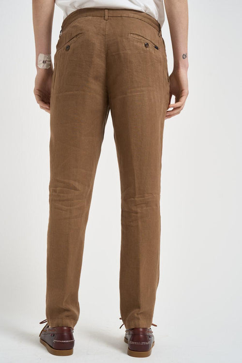 Pantalone uomo con pinces in lino marrone - 2