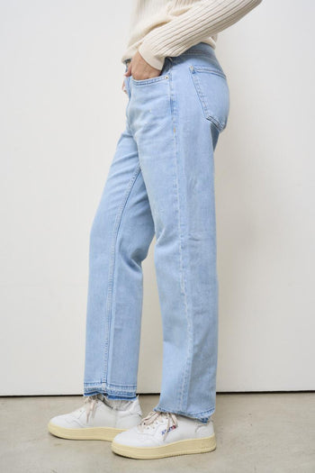 Women's regular jeans in light denim - 3
