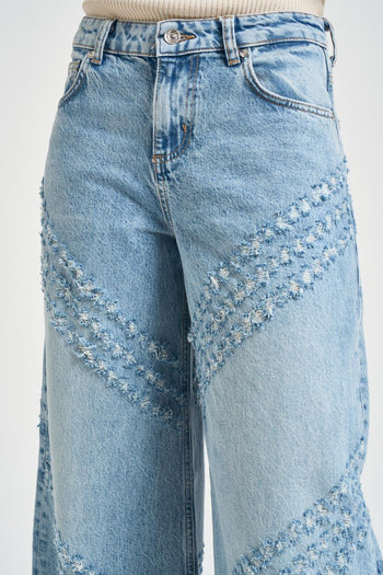 Jeans donna punzonato in denim chiaro - 6