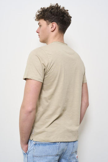 T-shirt uomo biege con bottoni - 5