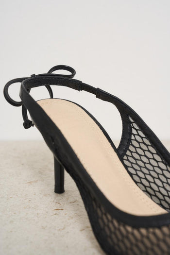 Scarpa con tacco traforata nera - 6