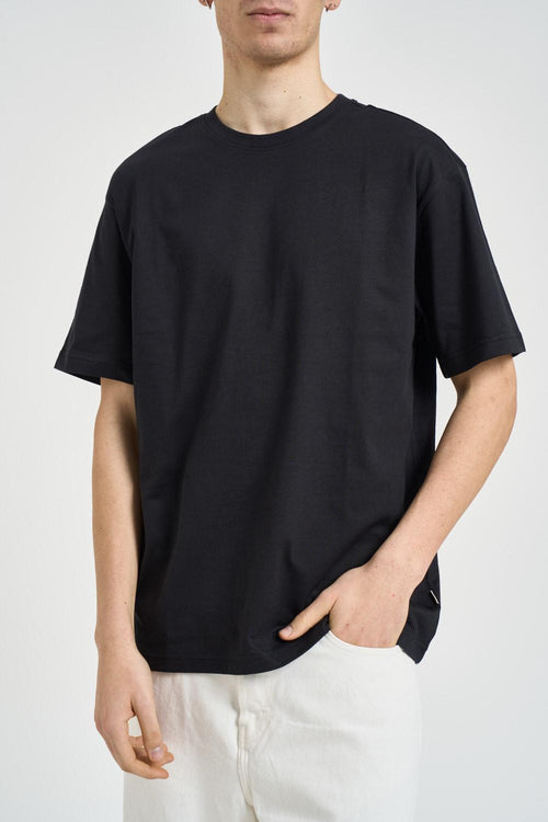 T-shirt uomo over nero