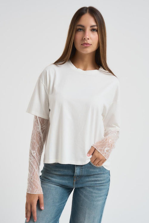 T-shirt donna bianca con maniche in pizzo
