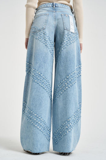 Jeans donna punzonato in denim chiaro - 3