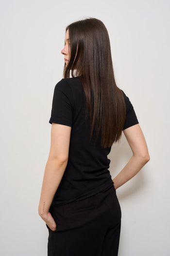 T-shirt donna girocollo nera con strass - 4