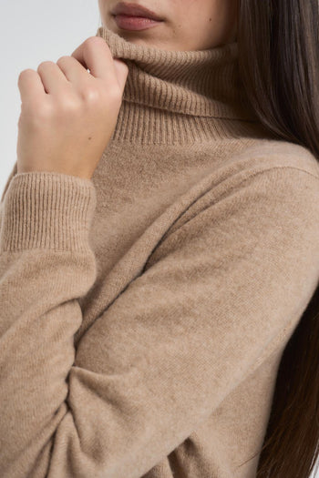 Maglia donna a collo alto cammello - 3