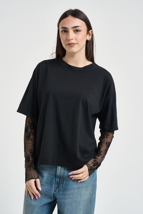 T-shirt donna nera con maniche in pizzo
